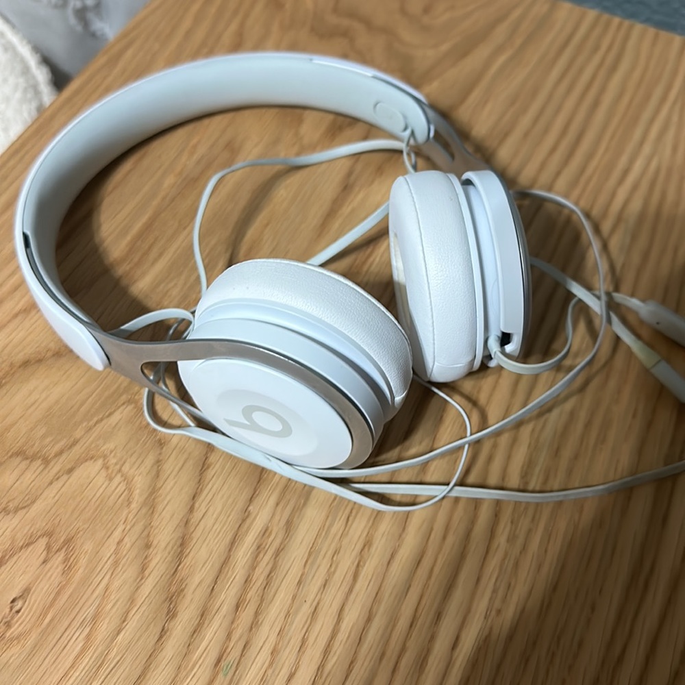 Beats by Dre ep headphones